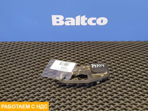 Кронштейн трубок отопителя салона